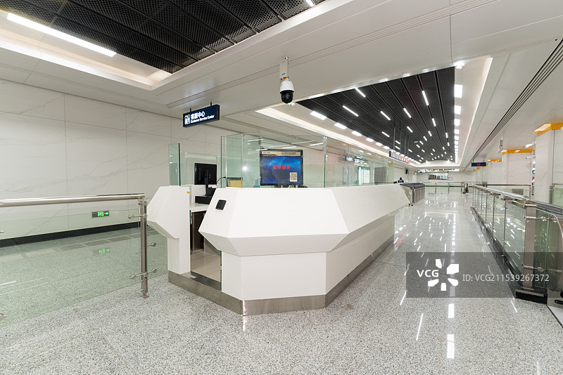 武汉地铁11号线关山大道，光谷广场站图片素材