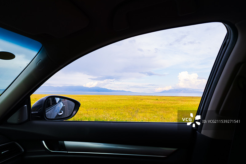 中国新疆赛里木湖秋天自然风景图片素材