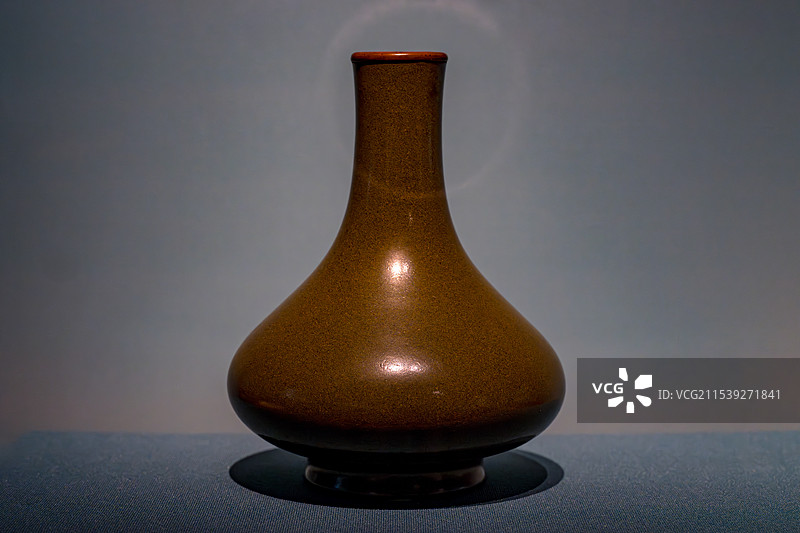 安徽博物院茶叶末釉瓶图片素材