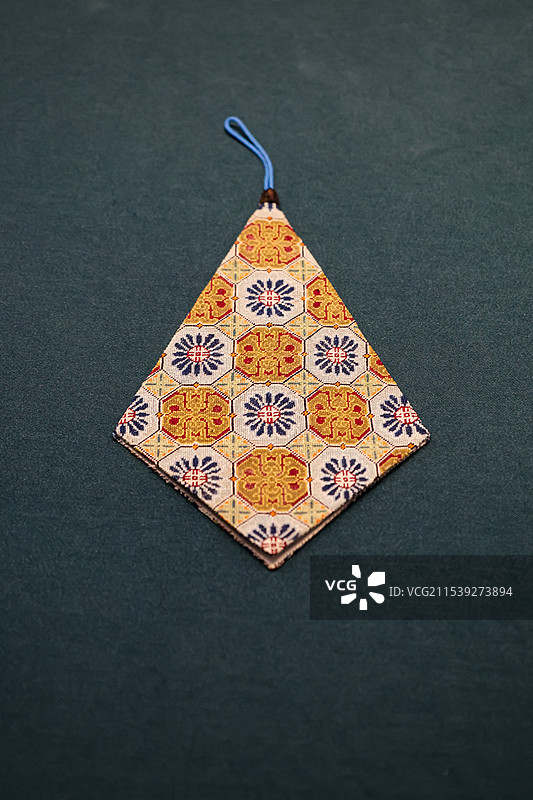 清华大学艺术博物馆丝绣华章织绣部分 镜帘钱包配饰等组图图片素材