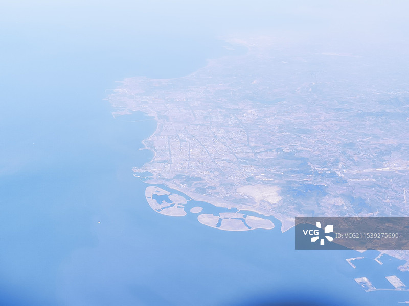 俯瞰辽宁大连城市和海景图片素材