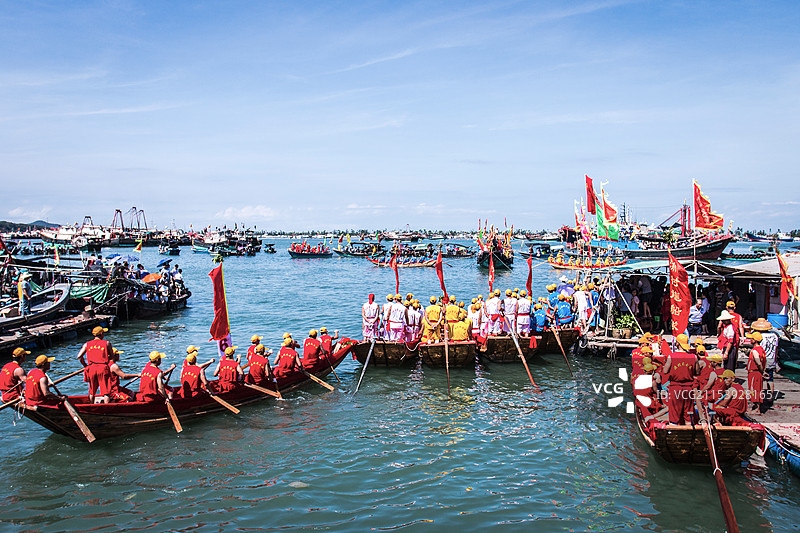 广东汕尾渔港端午节龙舟比赛活动场景图片素材