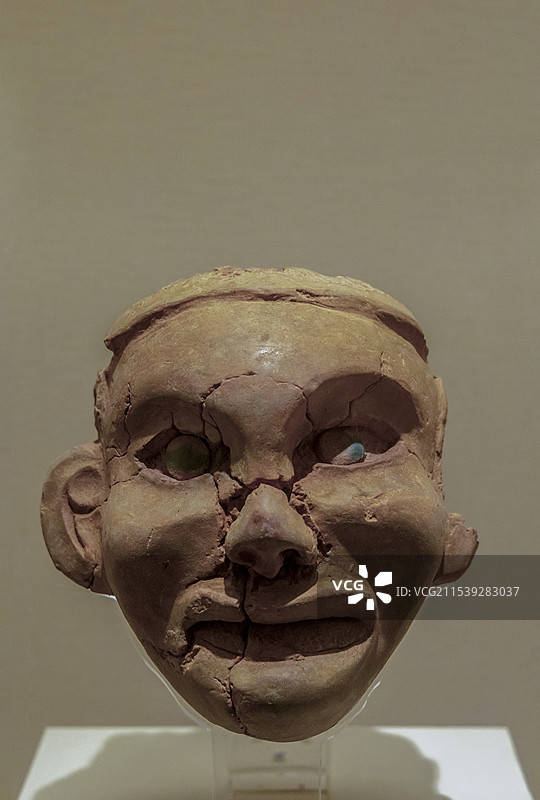 辽宁省博物馆“史前时期”展：女神头像（新石器时代，凌源牛河梁遗址出土，辽宁省文物考古研究所藏）图片素材