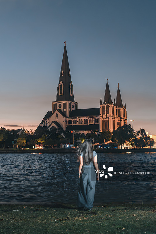 苏州天主教堂日落蓝调图片素材