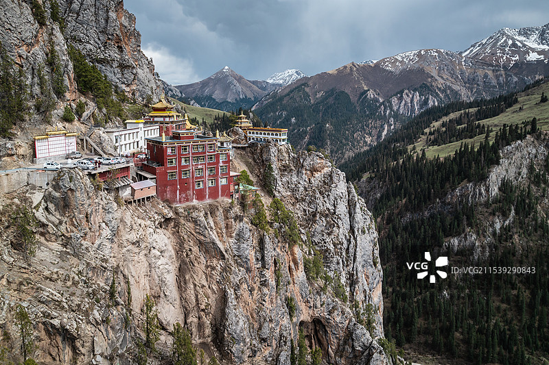 青海玉树囊谦县尕尔寺大峡谷航拍自然景观图片素材