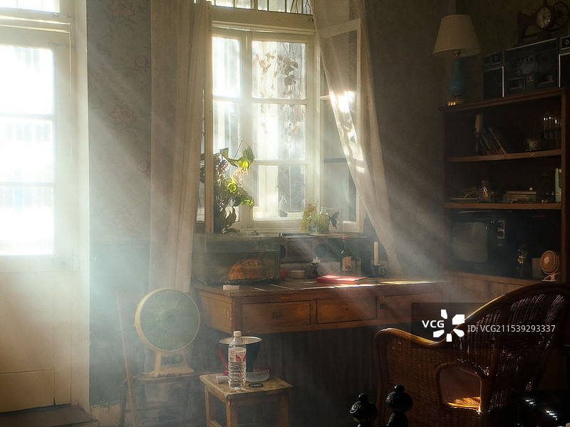 阳光射入的房间图片素材