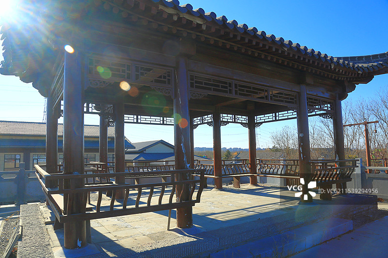 楼台亭阁映湖光，风格独特古色香小河秀林鹊巢多，美轮美奂如画廊雄安新区郊野公园图片素材