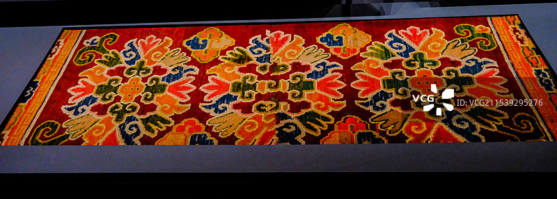 中国青海西宁，青海藏文化博物馆，藏族卡垫，国家级非物质文化遗产，藏族织造技艺，卡垫艺术，卡垫，图片素材