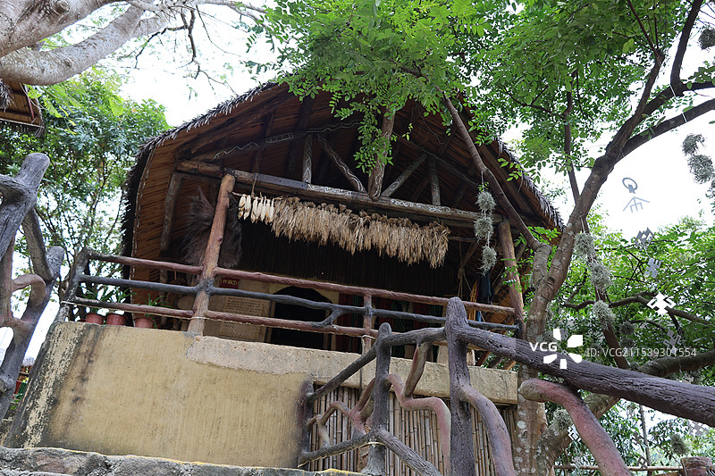 槟榔谷，黎族寨，风景房屋，吊脚楼，海南省三亚市保亭县图片素材