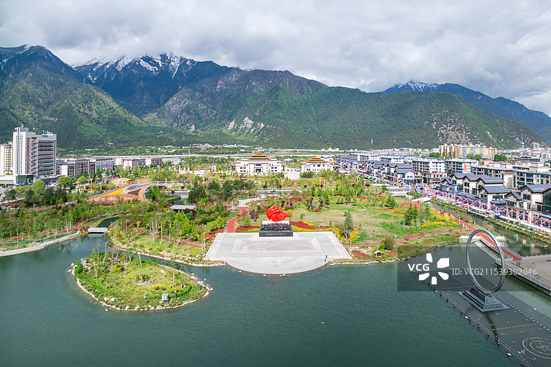 西藏林芝市民族团结广场城市建筑风光航拍图片素材