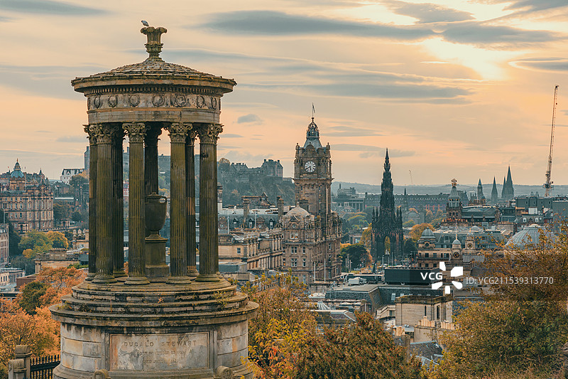 爱丁堡卡尔顿山的夕阳视角图片素材