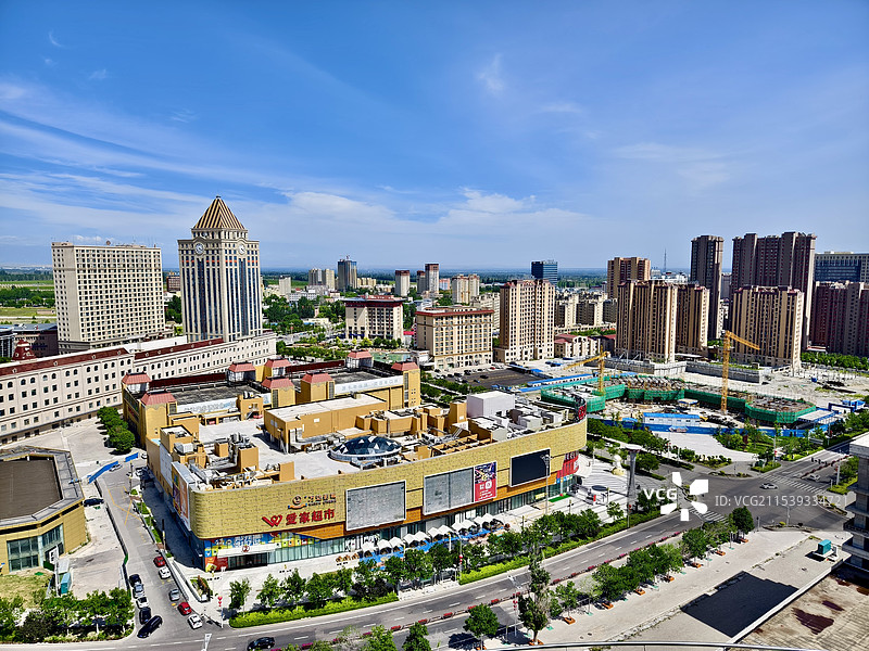 观景台俯瞰新疆伊犁霍尔果斯市图片素材