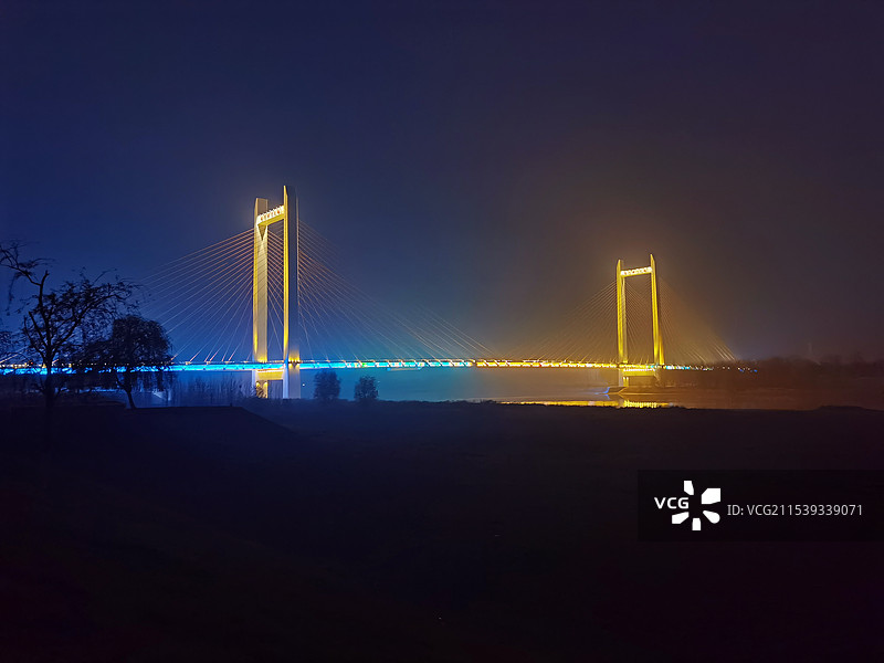 山东省德州市齐河县济齐黄河大桥夜景图片素材
