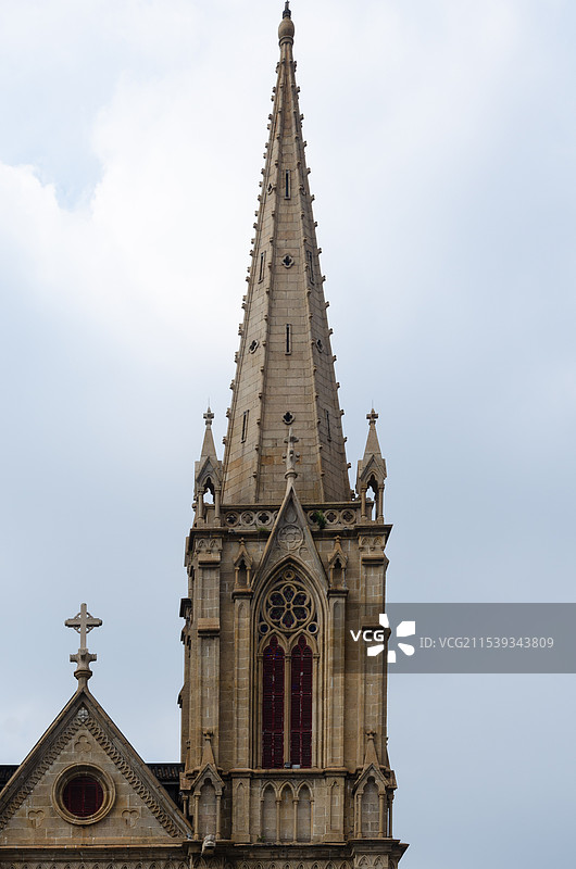 广州圣心大教堂建筑局部尖顶图片素材