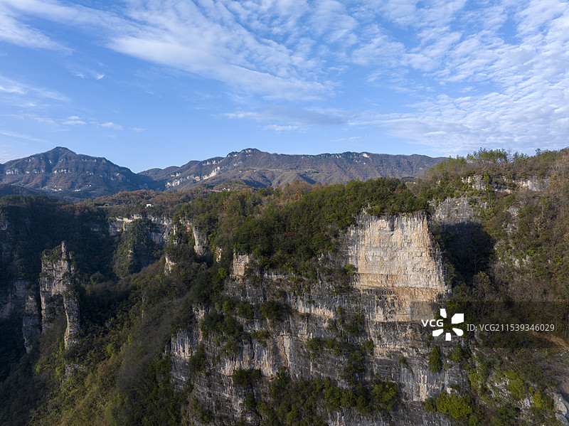 航拍襄阳九路寨风景区楚王峰景点大山群山峰悬崖峭壁自然风光图片素材