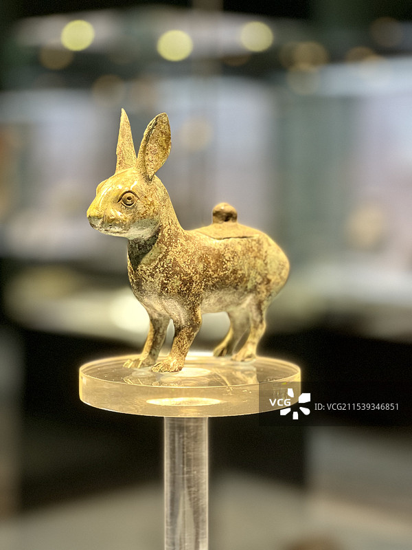 保利艺术博物馆· 立兔形典尊·西周图片素材