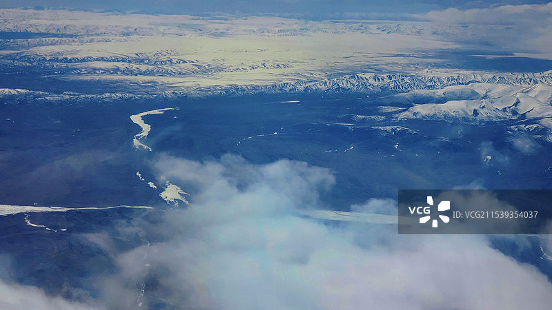 俯看地表山川云海图片素材