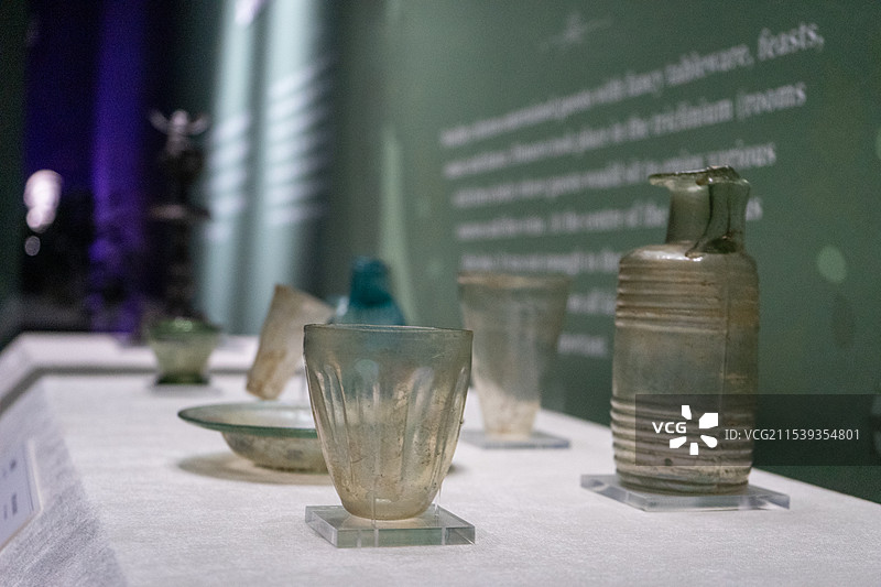 山西博物院古希腊古罗马雕塑艺术展晚宴玻璃餐具图片素材