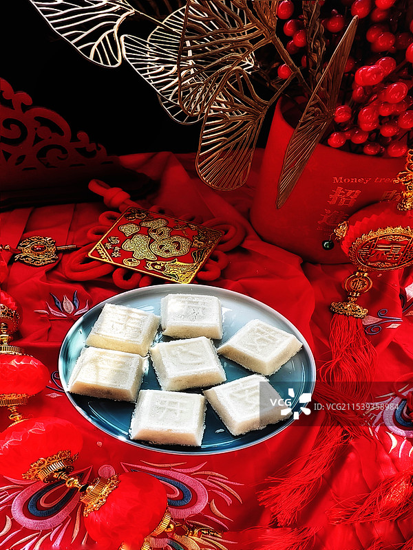 年味～红红火火纳新福，开开心心吃年糕图片素材