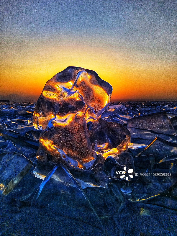 官厅湖日落时燃烧的冰图片素材