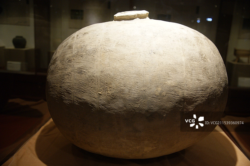 茧形壶，秦朝，陶瓷，广州市普公古陶瓷博物馆展览的文物图片素材