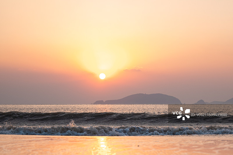 普陀山千步沙望珞珈山日出其三图片素材