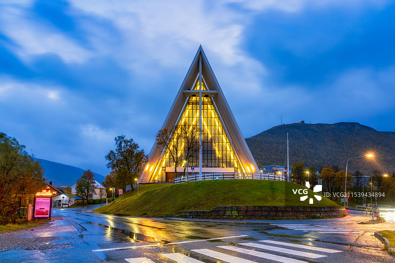 欧洲，挪威王国Norway，特罗姆瑟Tromsø，北极大教堂Arctic Cathedral，夜景图片素材