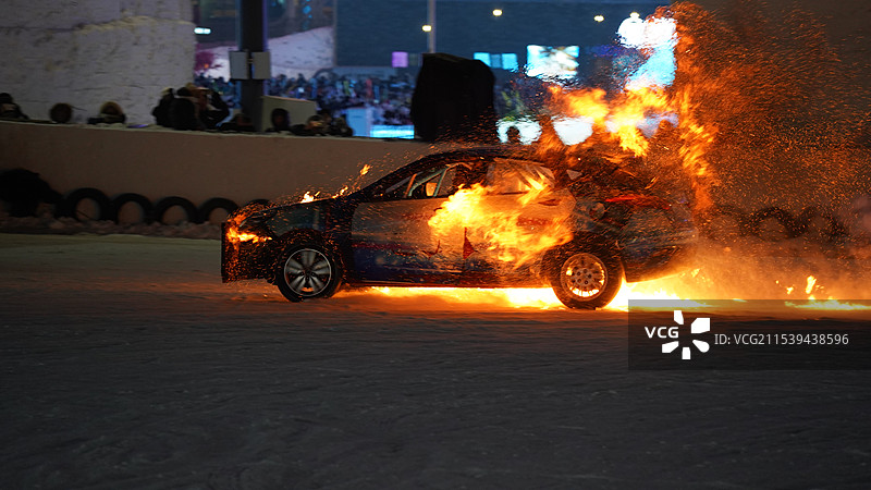冰上爆炸飞车表演图片素材
