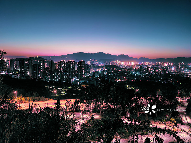 光影龙岩之龙岩洞公园欣赏日落晚霞图片素材