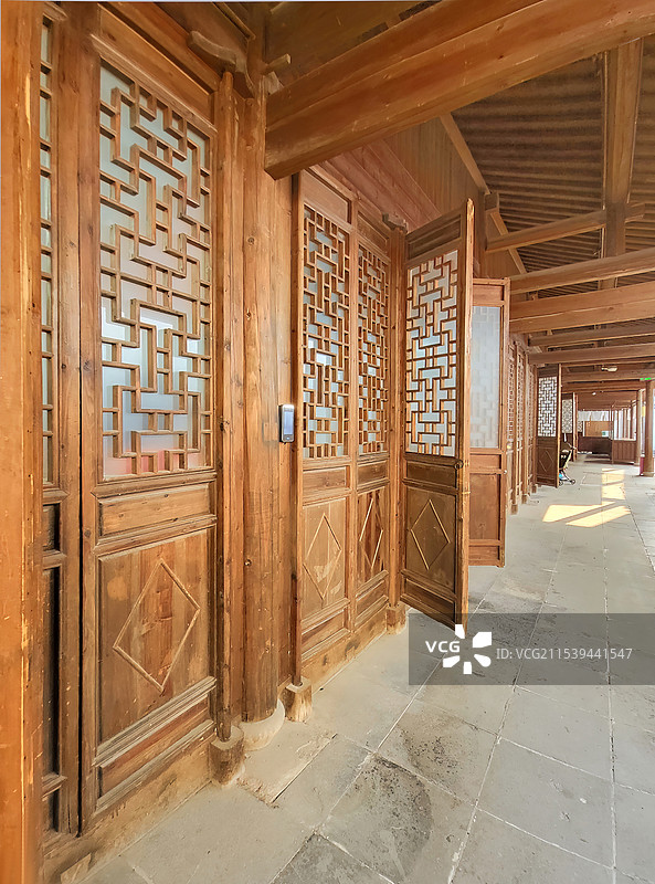 杭州京杭大运河岸边著名的古粮仓富义仓仓房图片素材