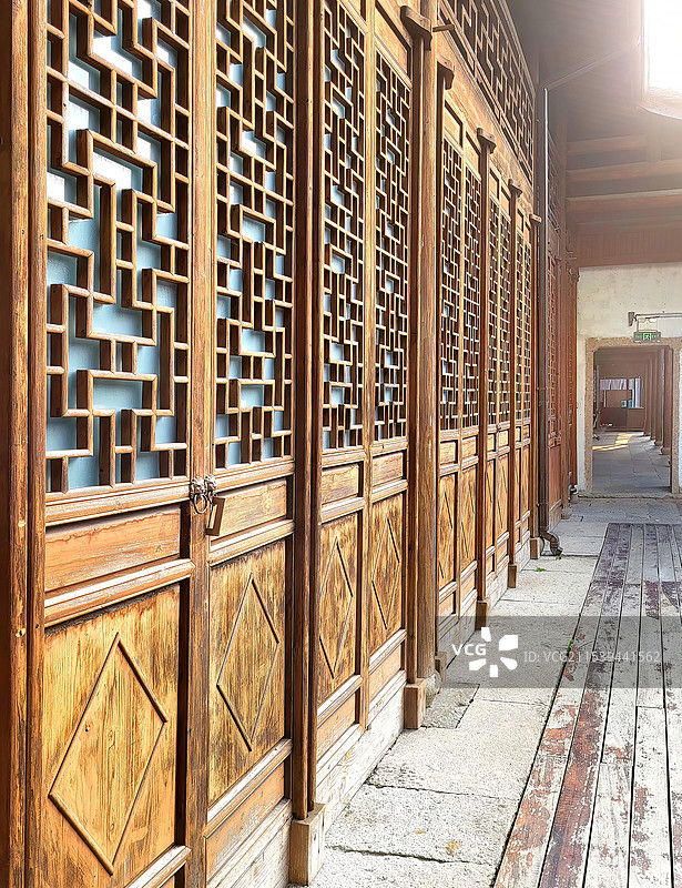 杭州京杭大运河岸边著名的古粮仓富义仓仓房图片素材