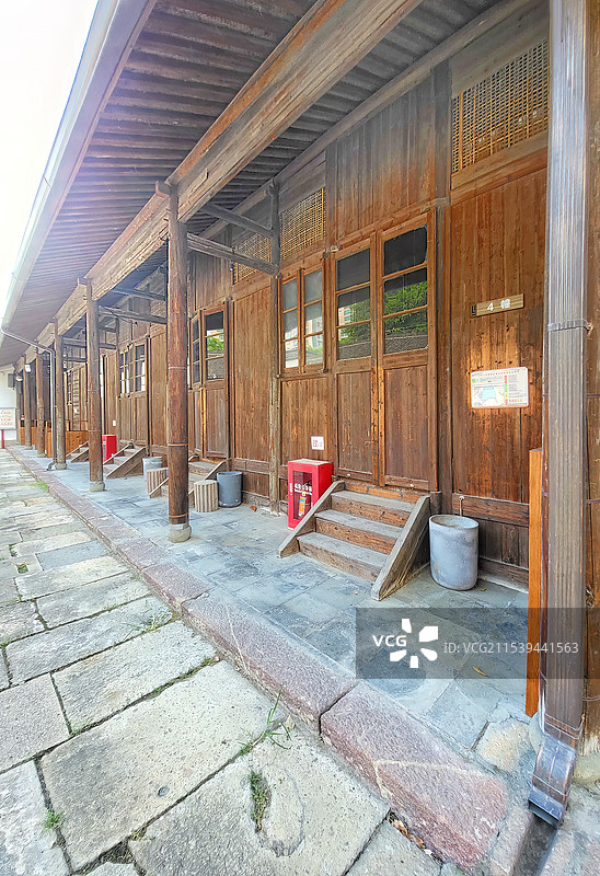 杭州京杭大运河岸边著名的古粮仓富义仓仓房图片素材