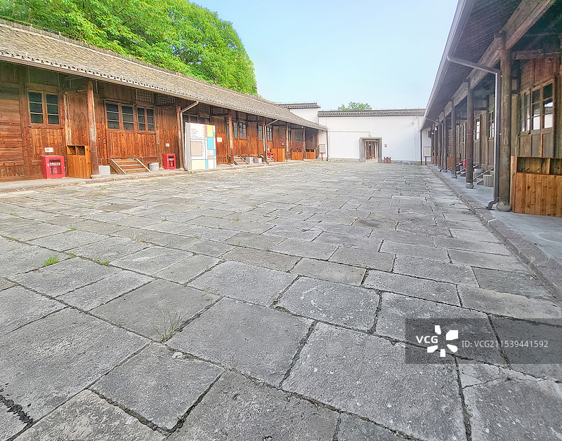 杭州京杭大运河岸边著名的古粮仓富义仓仓房图片素材