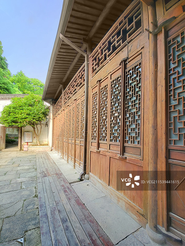 杭州京杭大运河岸边著名的古粮仓富义仓仓房图片素材
