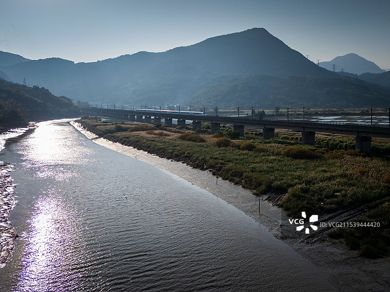 霞浦七都溪与高铁交汇图片素材