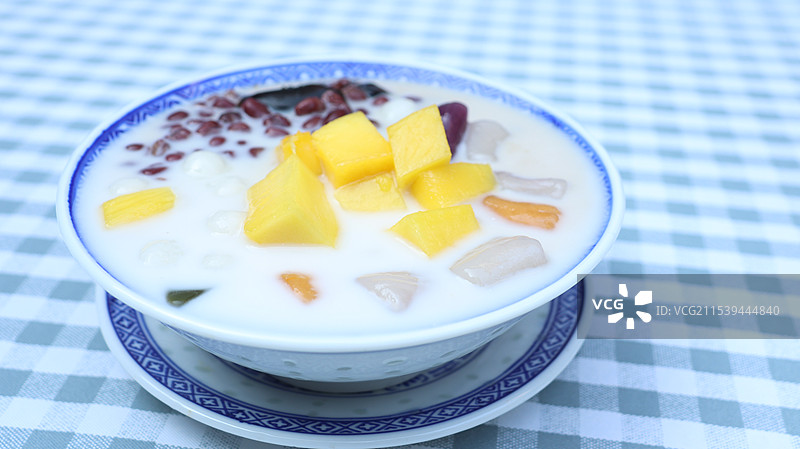 芒果红豆芋圆烧仙草全家福糖水图片素材