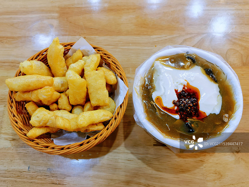 早餐，河南美食，胡辣汤，两掺，油馍头，茶叶蛋图片素材