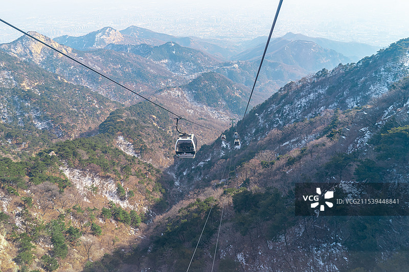中国非都市风光拍摄主题，山东省泰安市国内著名景点泰山风景区，南天门索道，户外白昼无人图像摄影图片素材