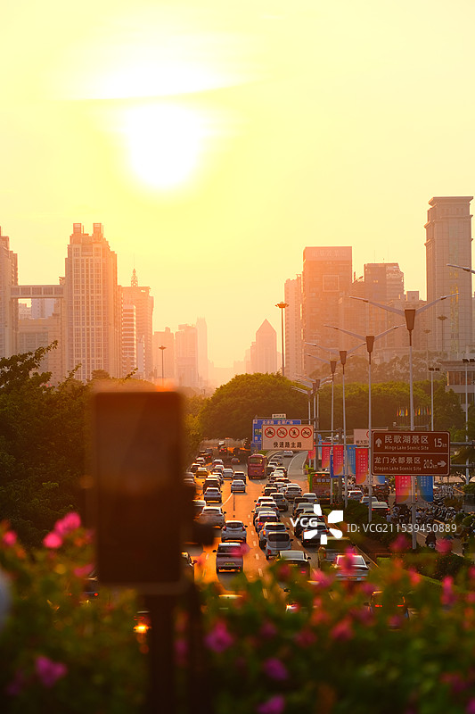 日落时的交通堵塞图片素材