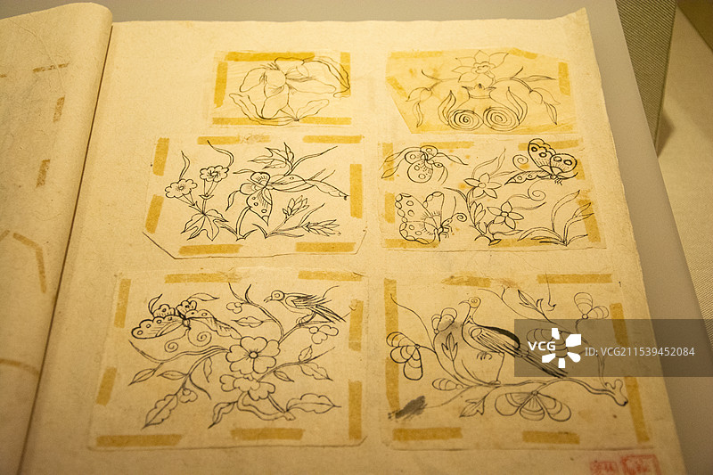 满族手绘刺绣稿图片素材