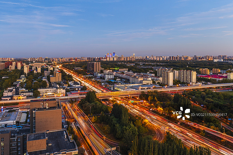 北京市朝阳区高视角瞰北苑桥与望京城市天际线同框秋天晴日风光图片素材