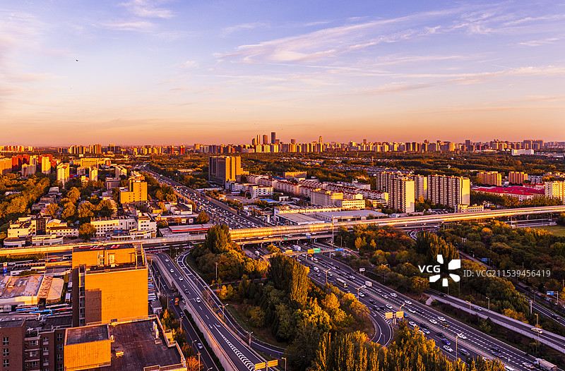 北京市朝阳区高视角瞰北苑桥与望京城市天际线同框秋天晴日风光图片素材