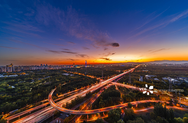 北京市海淀区高视角瞰北五环仰山桥与奥林匹克森林公园同框秋天日落晚霞夜景风光风景图片素材