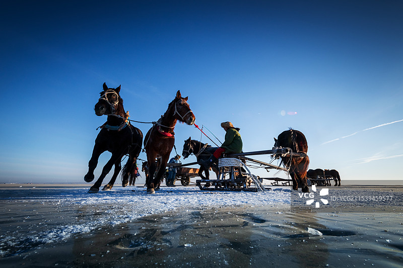 查干湖上的冬捕图片素材