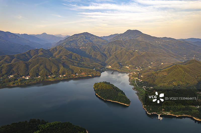 安徽六安霍山县屋脊山佛子岭水库夏天风景航拍图片素材
