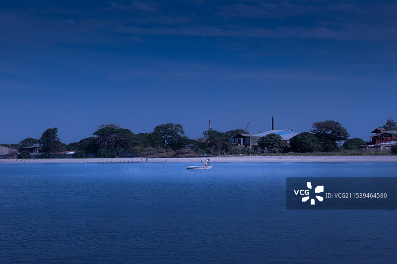 孤舟之光图片素材