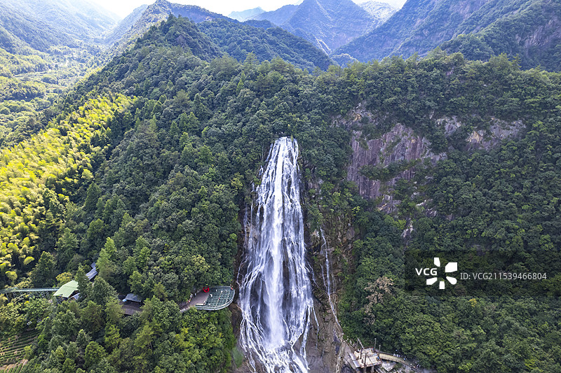 安徽六安金寨县大别山彩虹瀑布夏日风景航拍图片素材
