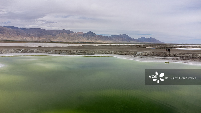 盐湖的航拍视图——翡翠湖图片素材