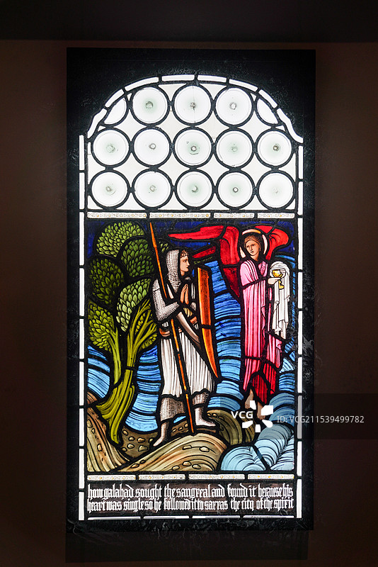 威廉·莫里斯 英国工艺美术运动 维多利亚与阿尔伯特博物馆 加拉哈德寻找圣杯 彩绘玻璃图片素材