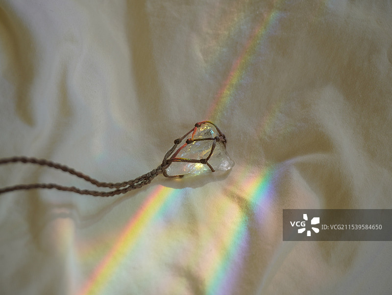 水晶石 原石  彩虹 纯净 石头图片素材